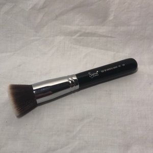 Sigma makeup brush, flat top synthetic kabuki, F80